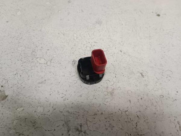 BOUTON LEVE VITRE FORD - Vue 2